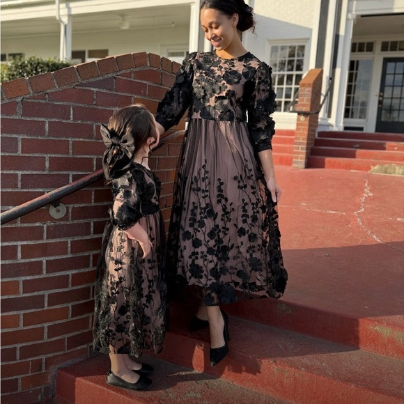 Elegant Black Floral Kids Dress - Picture 1 of 1